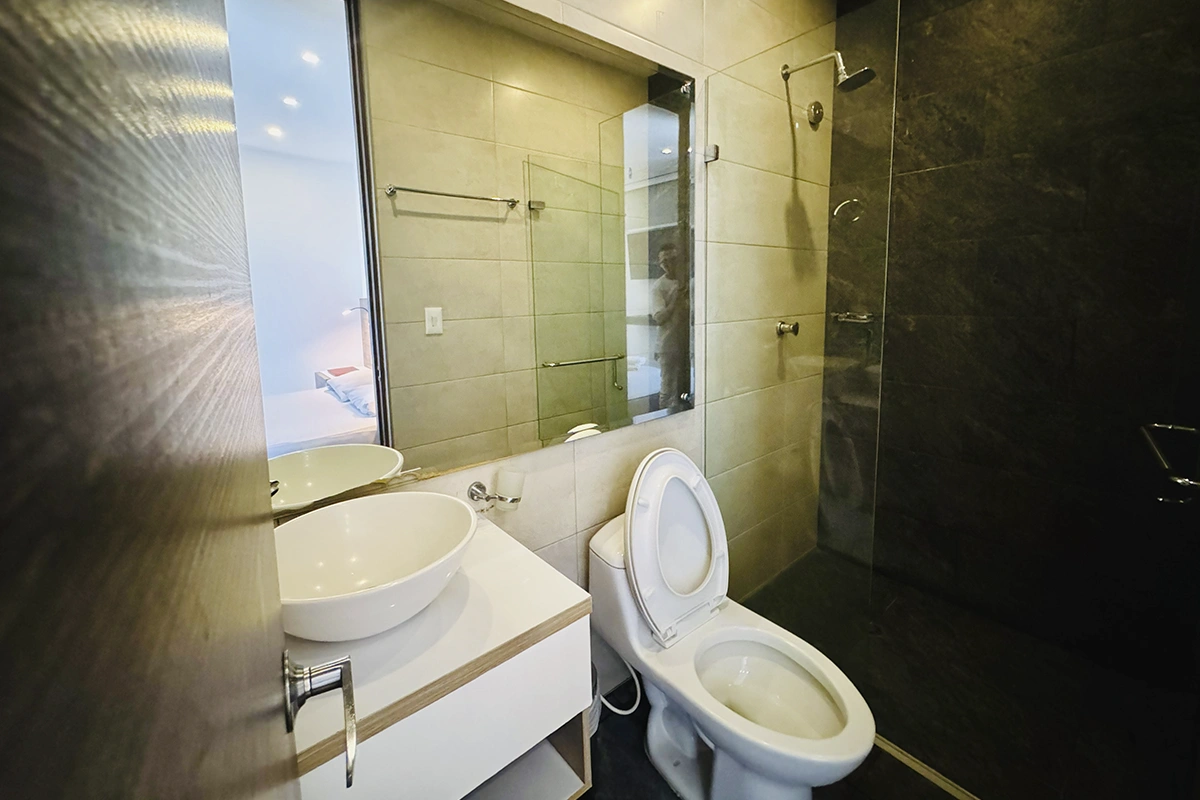 habitacion doble con cama queen con baño interno