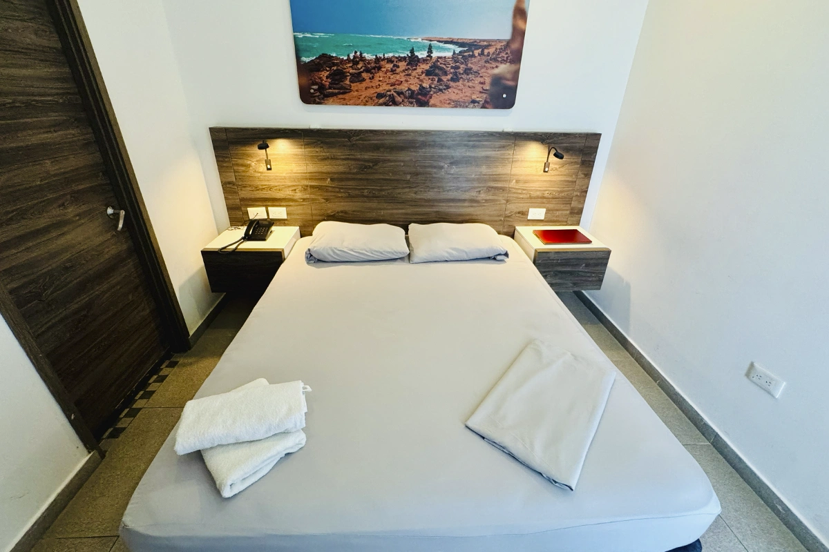 habitacion doble estandar con cama queen 208 laguna sala