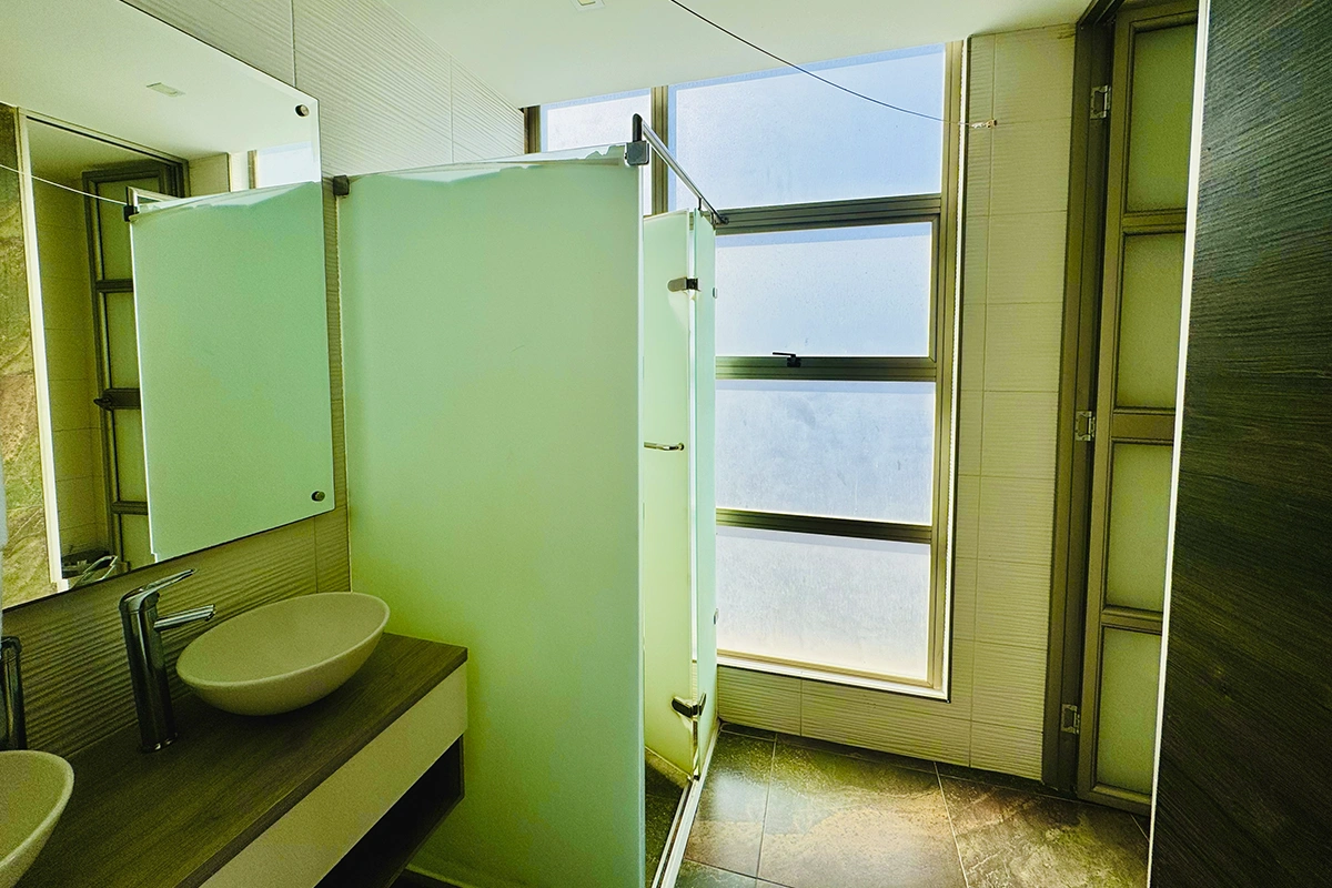 habitacion familiar con literas dobles y baño privado laguna sala